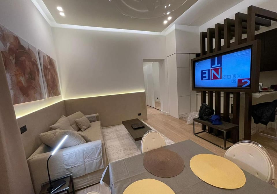 Communal lounge/ TV room, Bed, TV and multimedia, Living room, Seating area, Evening entertainment, Bedroom
