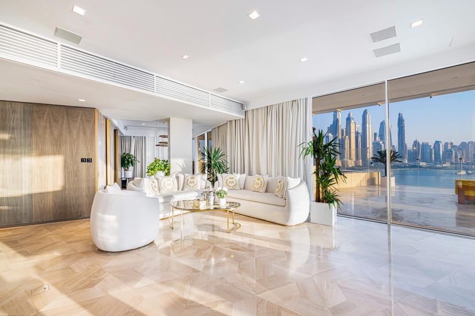 Living room, Seating area, Entertainment