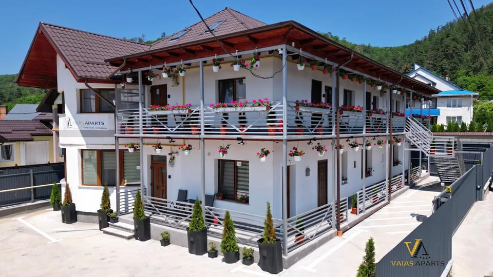 Property building, Day, Neighbourhood, Natural landscape, View (from property/room), Balcony/Terrace, Mountain view, Street view, Sunrise, Sunset, Parking