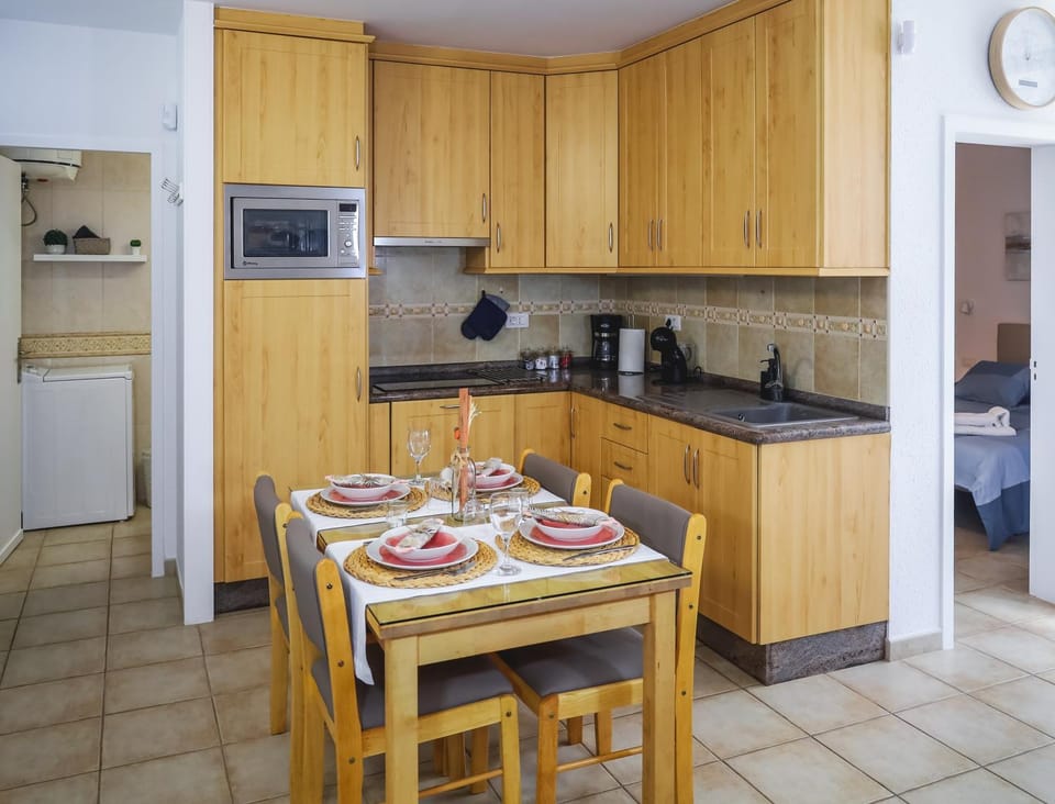 Coffee/tea facilities, Kitchen or kitchenette, Dining area, dishwasher, minibar, pet friendly, stove, toaster