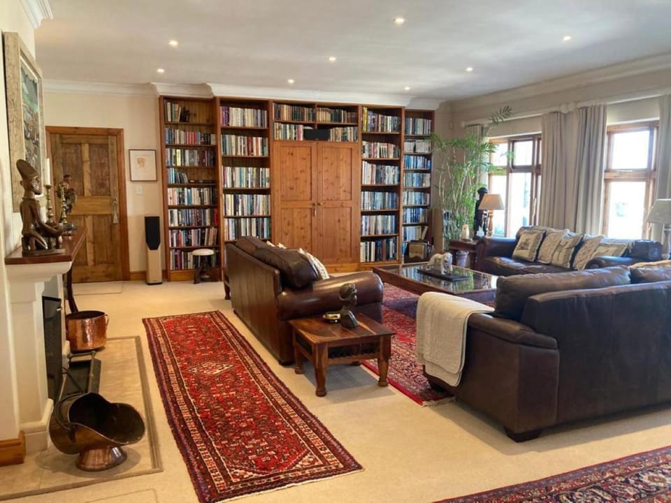 Library, Living room, Seating area