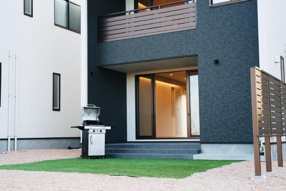 Property building, Day
