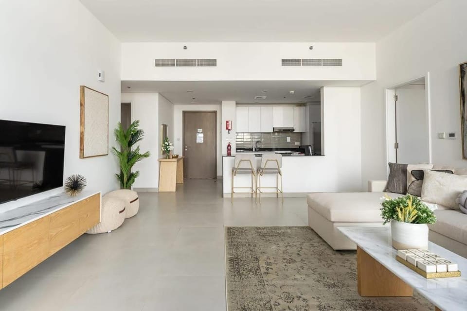 Frank Porter - Pulse C2 Apartment in Dubai