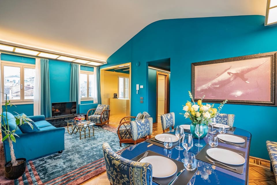 TV and multimedia, Living room, Seating area, Dining area