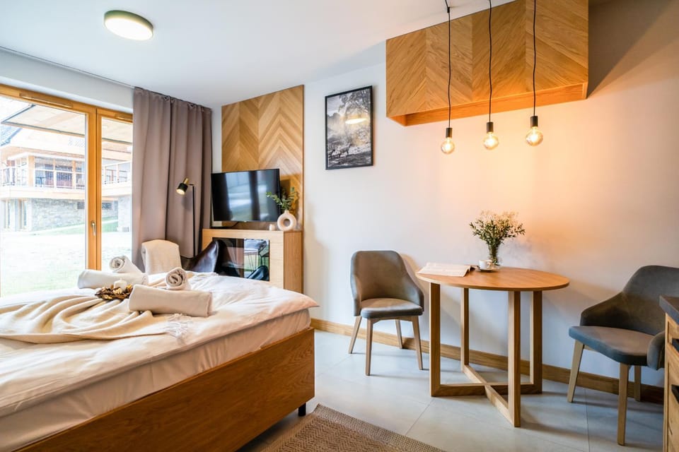 Bed, TV and multimedia, Living room, Seating area