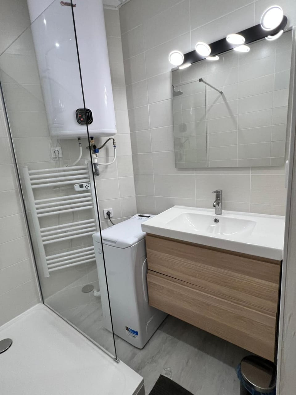 Shower, Bathroom, towels