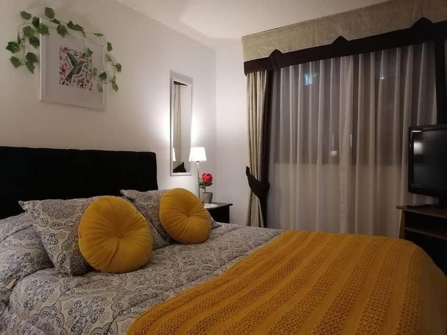 Bed, TV and multimedia, Bedroom