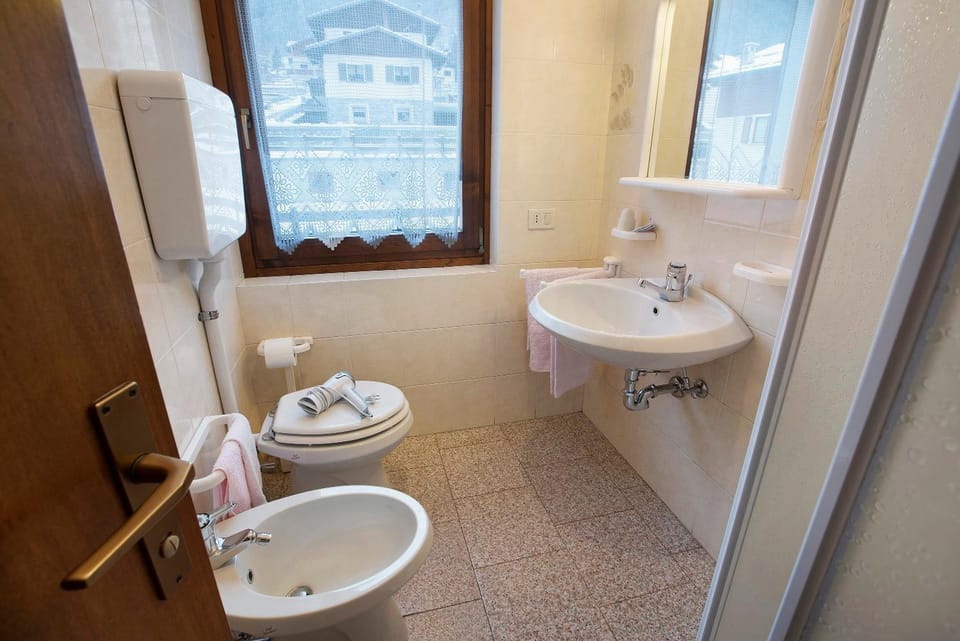 Bathroom, Living room