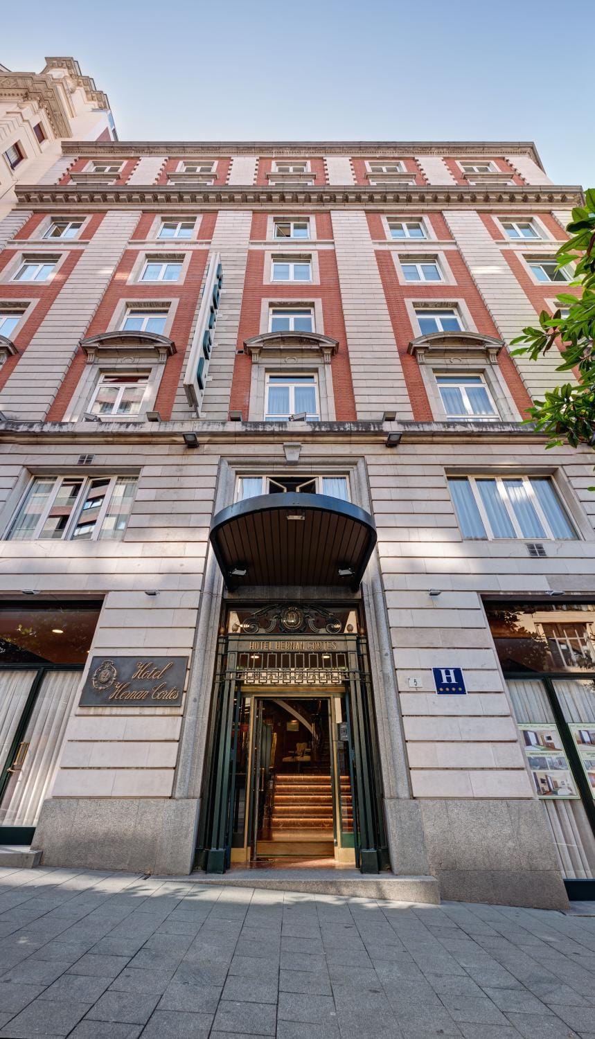 Property building, Facade/entrance