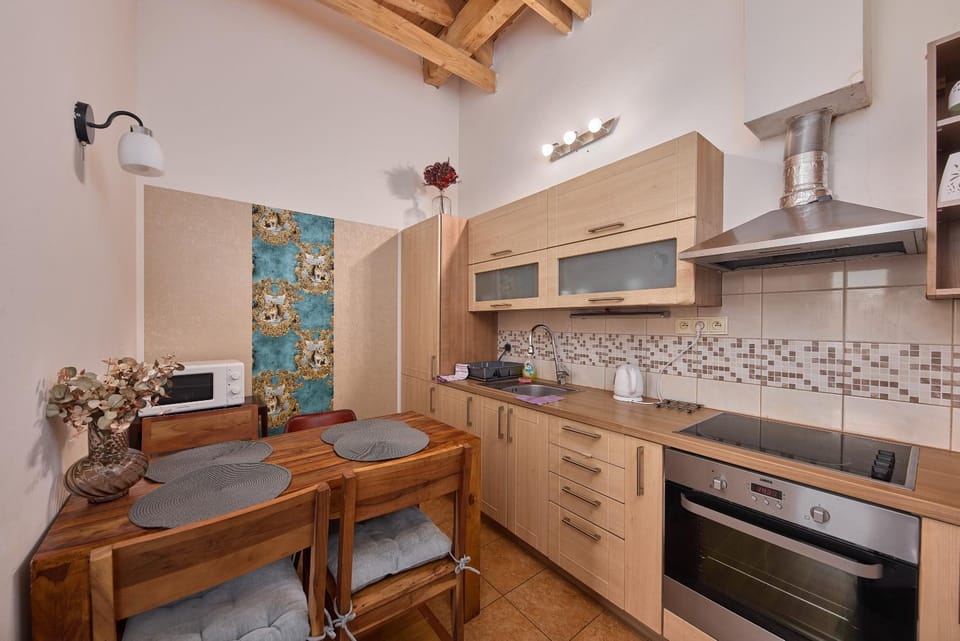 Seating area, kitchen