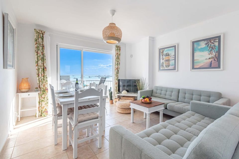 TV and multimedia, Living room, Dining area, Sea view