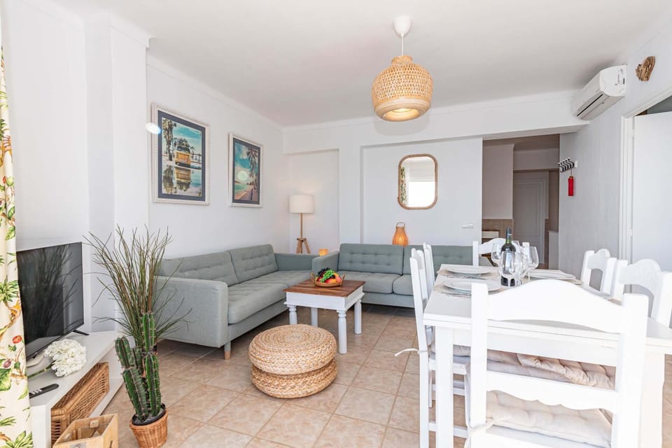 Communal lounge/ TV room, TV and multimedia, air conditioner