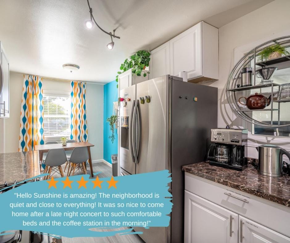 Coffee/tea facilities, Kitchen or kitchenette, Dining area, dishwasher, oven, stove