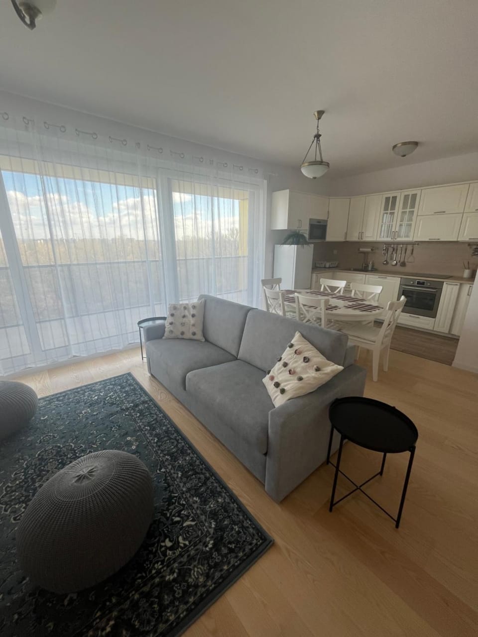 Kitchen or kitchenette, Living room, Seating area, Dining area, City view, internet, microwave, oven, stove
