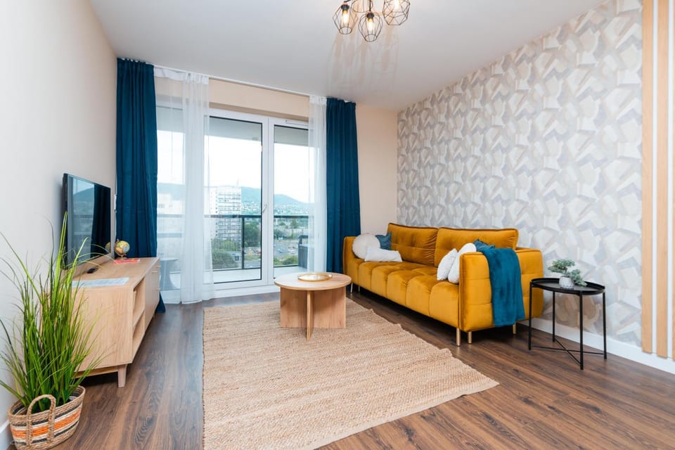 Communal lounge/ TV room, TV and multimedia, View (from property/room), Balcony/Terrace, Living room, Seating area, internet