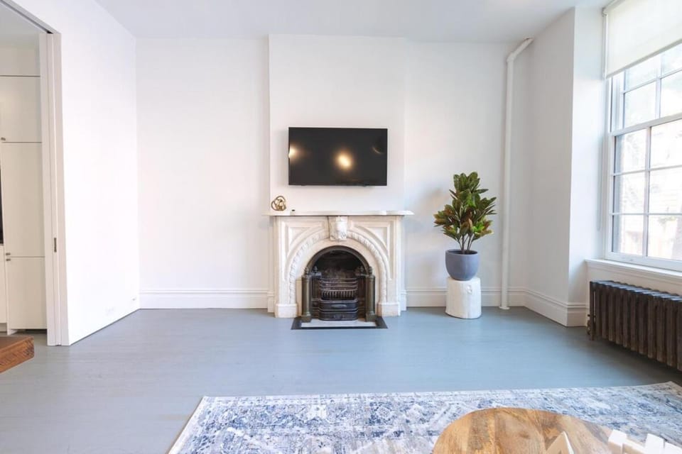 E10-2 Designer East Village Townhouse 1BR W D Apartment in East Village