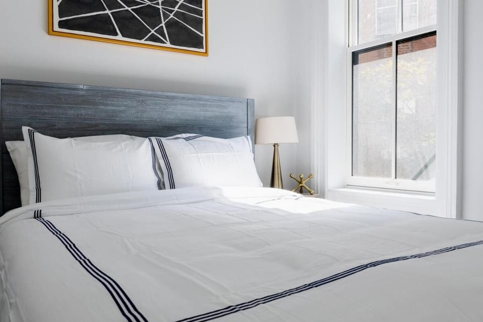 E10-2 Designer East Village Townhouse 1BR W D Apartment in East Village