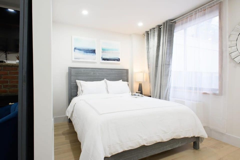 75-5A Luxury 3BR Duplex W D in unit Elevator Apartment in Roosevelt Island