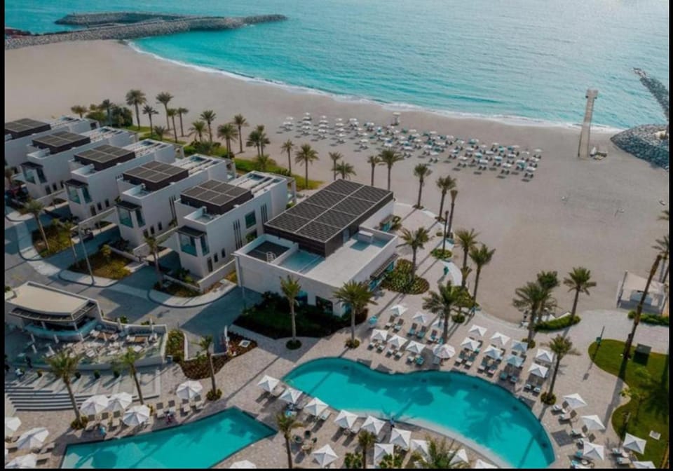 Nearby landmark, Natural landscape, Beach, Pool view, Sea view, Swimming pool, sunbed