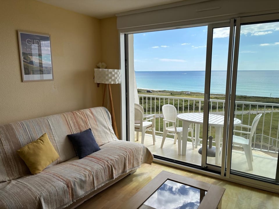 Vue mer panoramique, plage à pied, piscine chauffée Apartment in Guidel