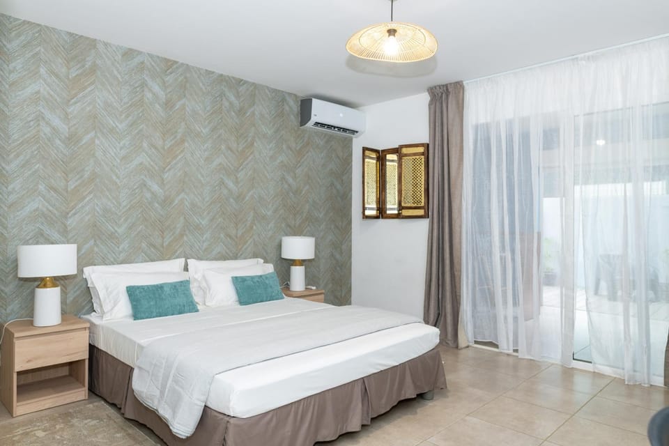 Bed, Photo of the whole room, Bedroom, air conditioner