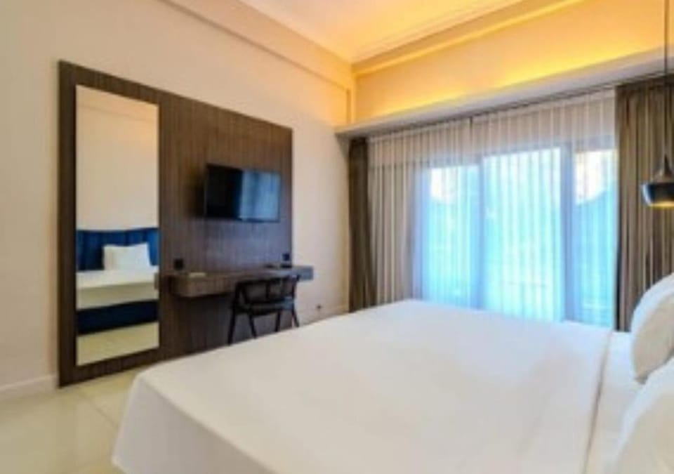Communal lounge/ TV room, Bed, Bedroom, Guests