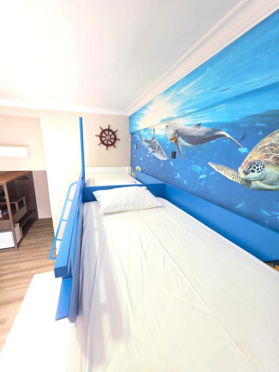 Bed, Photo of the whole room, Decorative detail, Bedroom