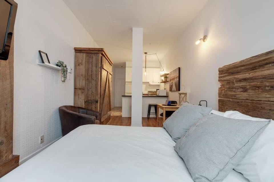 Bed, Photo of the whole room