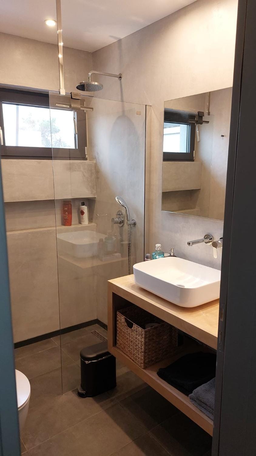 Bathroom, Kitchen or kitchenette