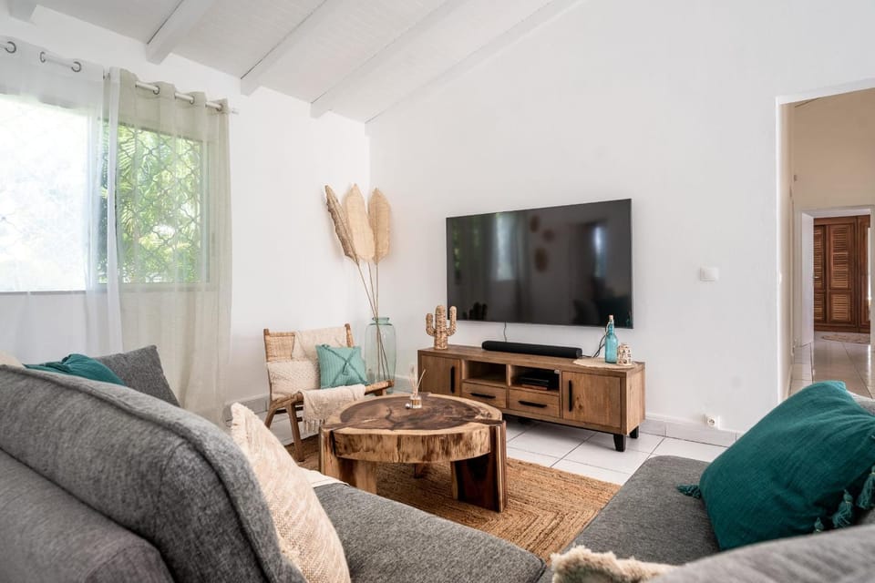 Communal lounge/ TV room, TV and multimedia, Living room, Seating area, Evening entertainment
