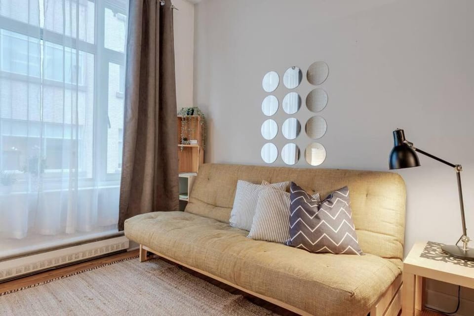 Bed, Living room