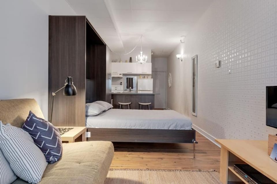 Bed, TV and multimedia, Living room, Photo of the whole room, Bedroom