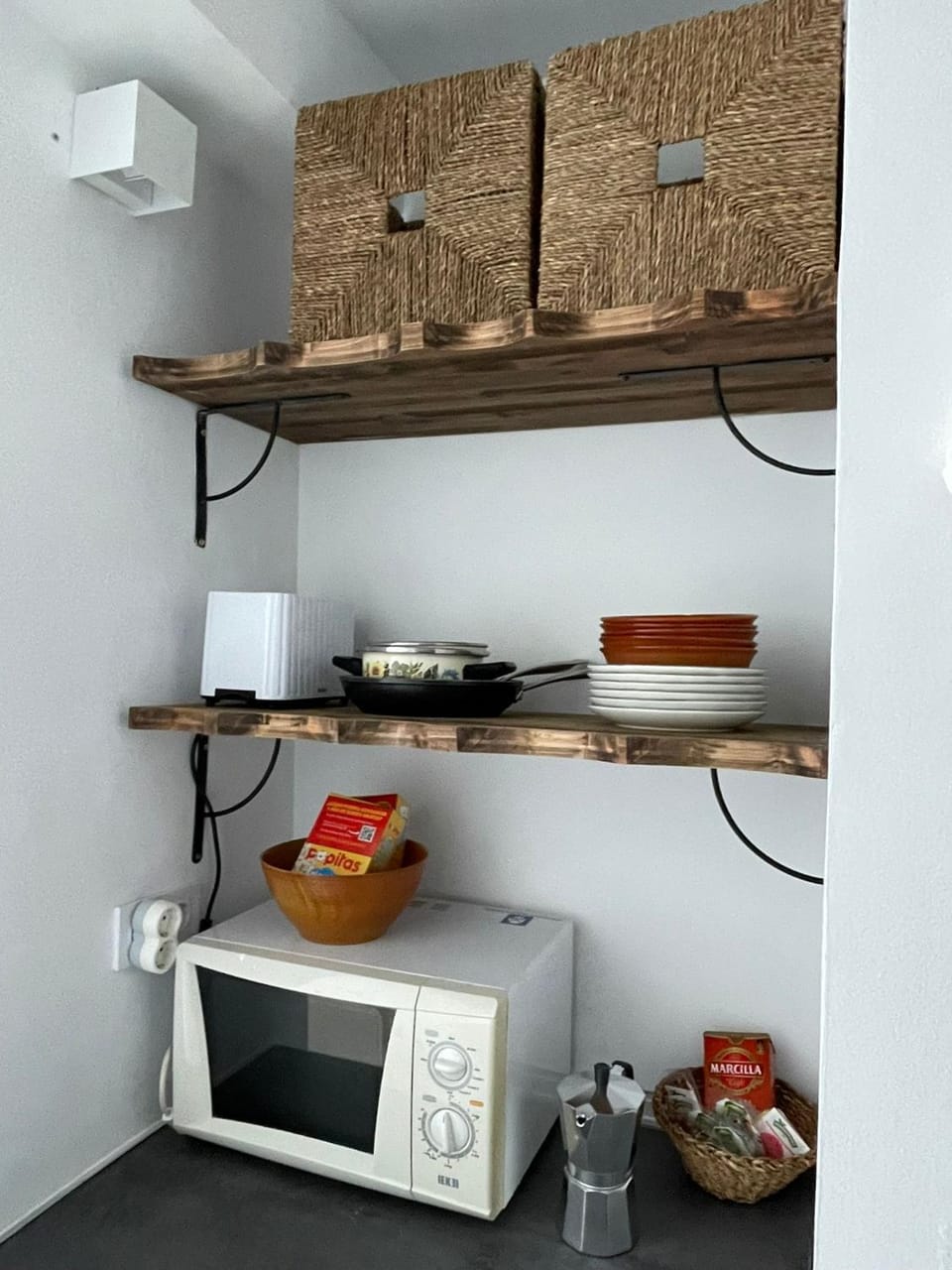 Coffee/tea facilities, Kitchen or kitchenette, Food, minibar