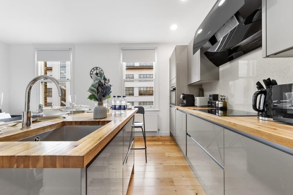 Kitchen or kitchenette, Dining area, oven, stove, toaster