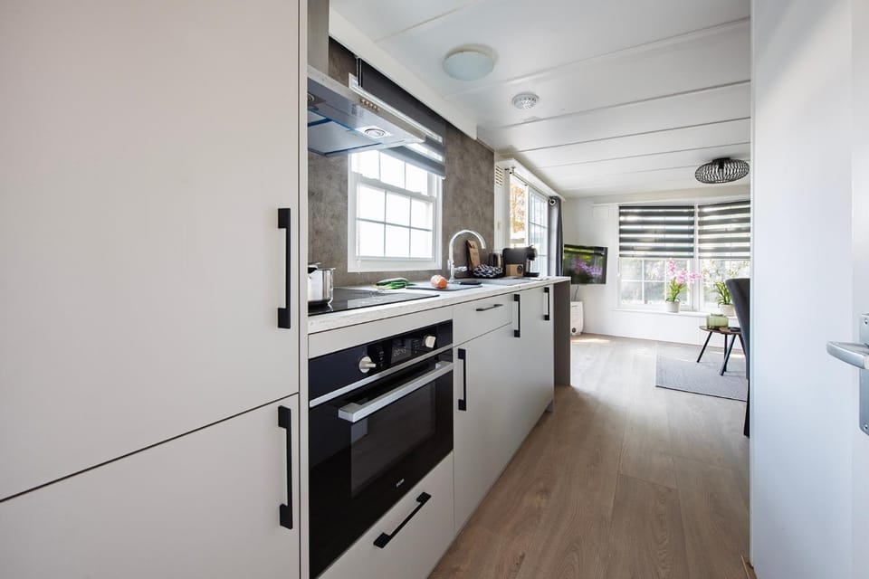 Kitchen or kitchenette, oven