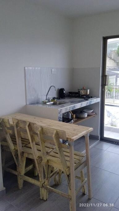 Kitchen or kitchenette, Dining area, stove