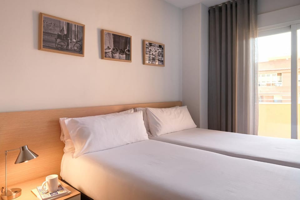 Bed, Bedroom, Street view