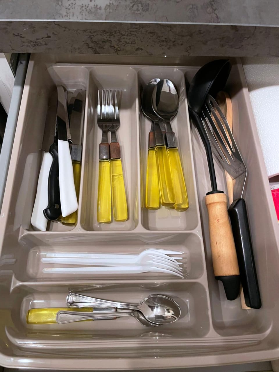 hair dresser, kitchen