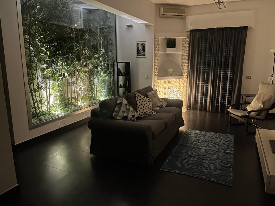 Natural landscape, TV and multimedia, Living room, Seating area, air conditioner