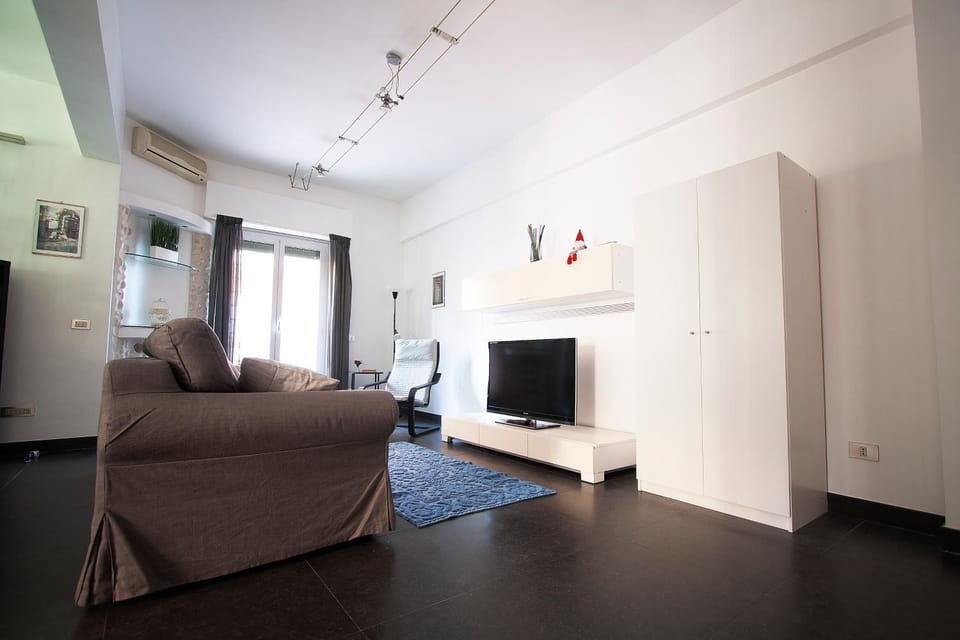 Communal lounge/ TV room, TV and multimedia, Living room, Seating area, Evening entertainment