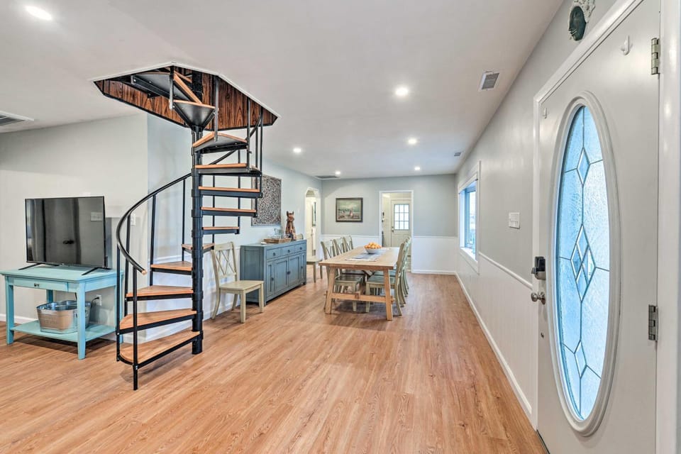Coastal Brigantine Cottage: Walk to Beaches House in Brigantine