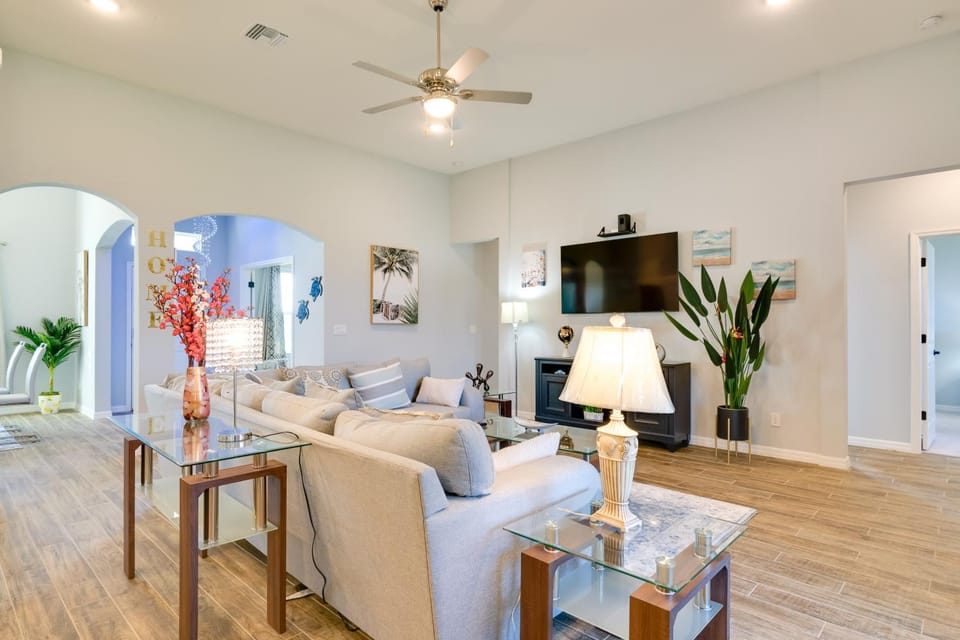 6 Mi to Sirenia Vista: Cape Coral Retreat w/ Grill House in Cape Coral