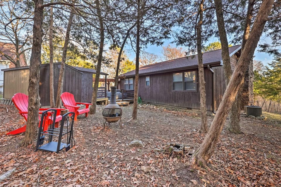 Cozy Holiday Island Home: Hot Tub + Chiminea! House in Table Rock Lake