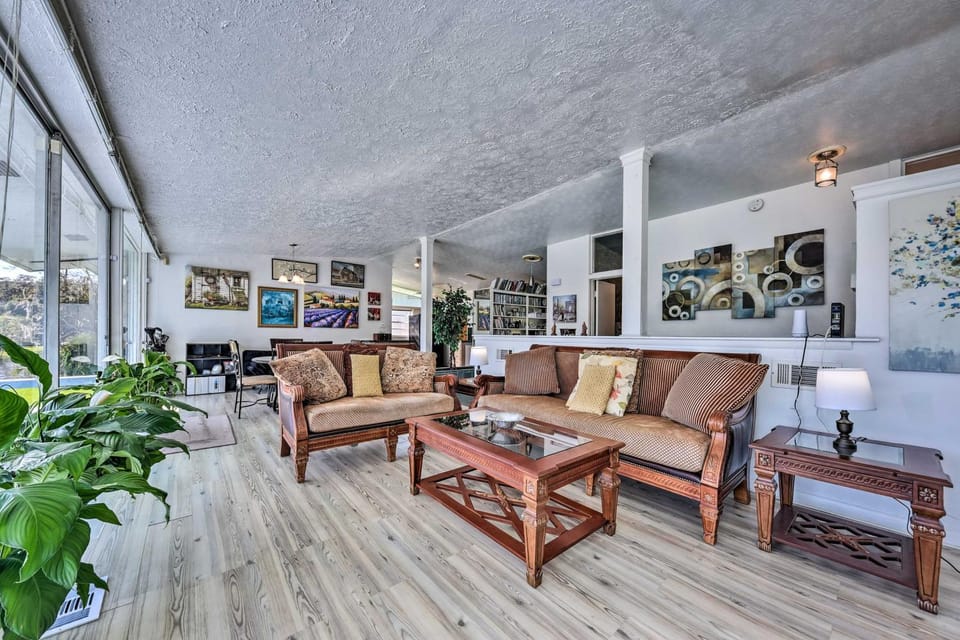 'Brookside' Waterfront Home w/ Kayaks & Deck! House in Jacksonville
