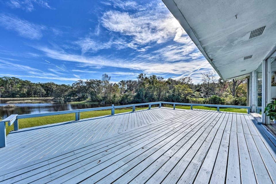 'Brookside' Waterfront Home w/ Kayaks & Deck! House in Jacksonville