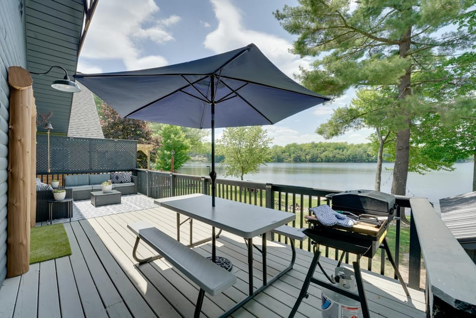 Diamond Lake Waterfront Cabin w/ Deck + Dock! Cabin in Michigan