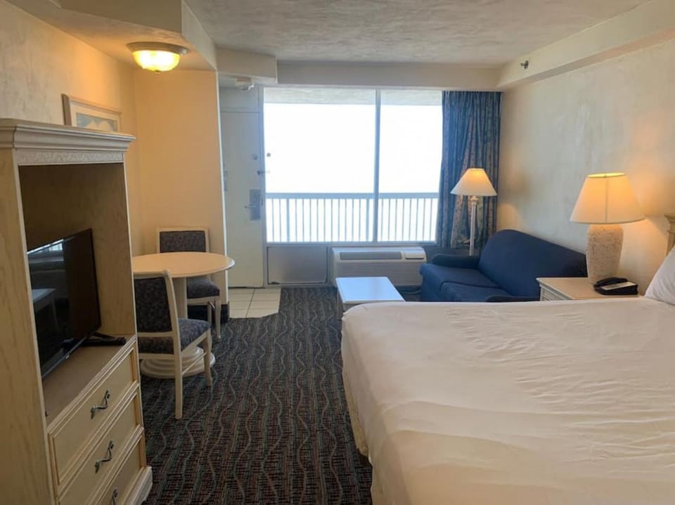 Sea Swept Ocean Front Studio Apartment in Holly Hill