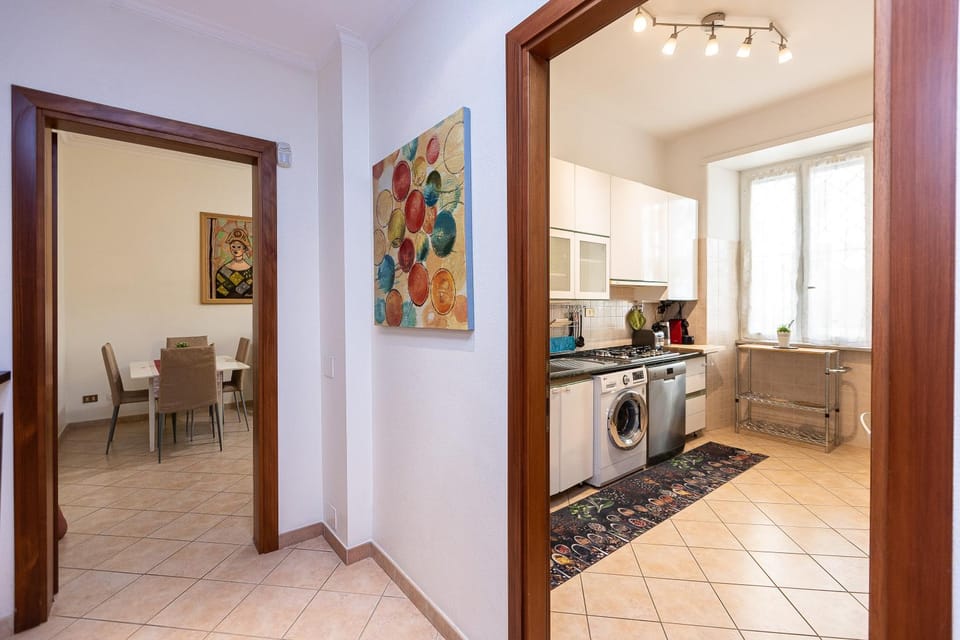 Kitchen or kitchenette, Dining area, stove