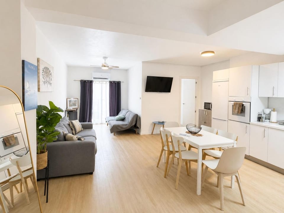 TV and multimedia, Kitchen or kitchenette, Living room, Dining area, oven, stove