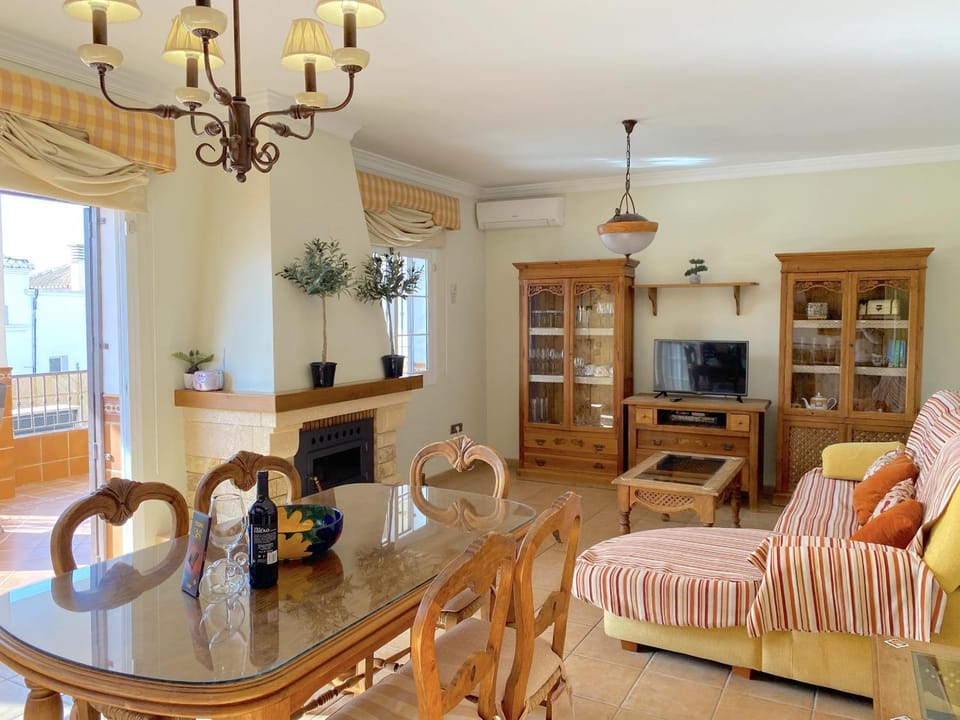 Communal lounge/ TV room, Living room